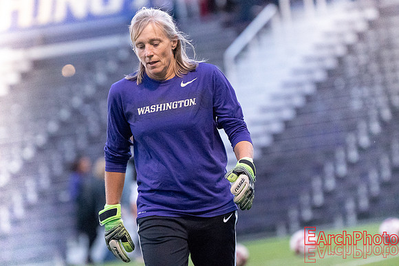 Earchphoto-UW-wsoccer-Coach-Amy-Griffin-L-2