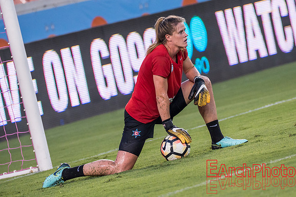 Earchphoto-Alyssa-Naeher-CRS-gk-2017-L-25