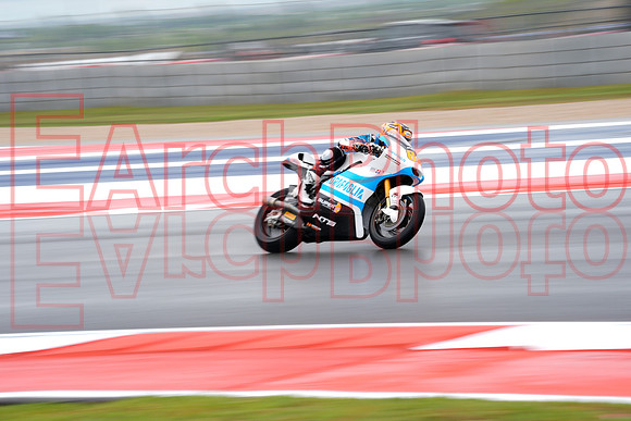 _EAR8044