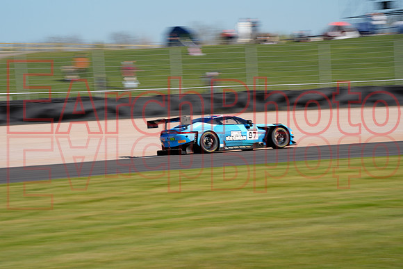 _EAR4952